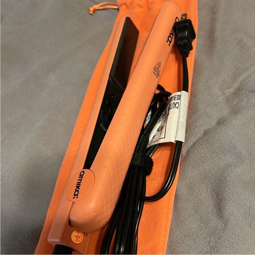 Amika Hair Straightener used one time